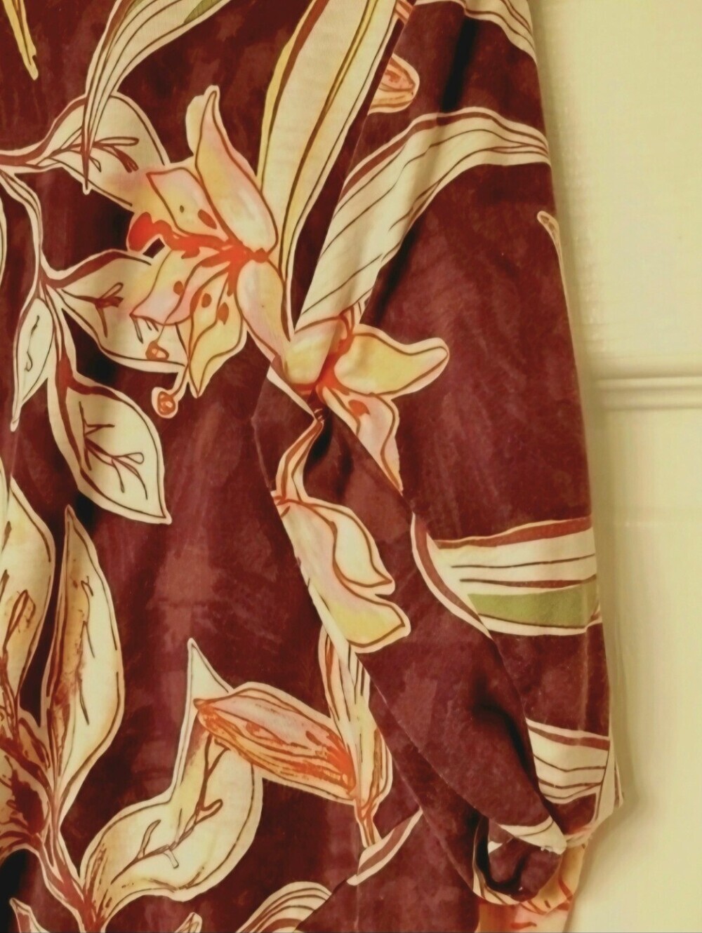 Hyba Tropical Floral Ruched Knot Front Crew Neck Short Sleeve T-Shirt Burgundy - Picture 6 of 9